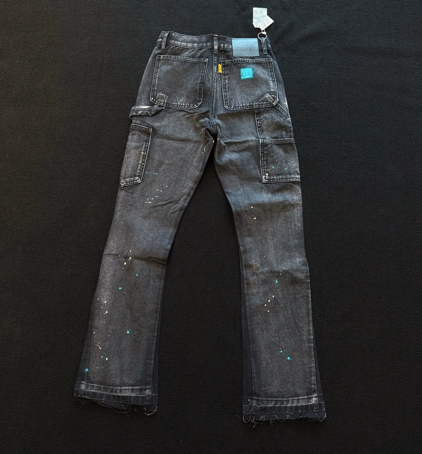 P230 model number: D403 GALLERY DEPT micro-flare spliced distressed distressed jeans. Three-dimensional version. Loose and comfortable, not picky about body shape. Seiko factory. Original factory quality control. Same style for men and women. Can be matched with couples. Versatile recommendation. Necessary denim for all seasons. Made of heavy-duty washed pure cotton denim fabric. After washing, it is soft and thick. Very stylish when worn. Size: 28, 30, 32, 34, 36 (S-XXL) Color: Splicing Size reference # 28 pants length 100 waist 72 30 pants length 102 waist 76 32 pants length 104 waist 80 34 pants length 106 waist 84 36 pants length 108 waist 88